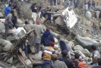 В Индии при падении автобуса в ущелье погибли 32 человека
