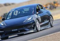 Модернизированная Tesla Model 3 оказалась быстрее Porsche 991 и установила рекорд одной из гоночных трасс США (видео)