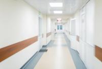 КНП увольняет врачей и предлагает им должности санитарок: ситуация в больницах на местах