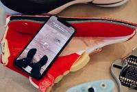 В приложении Nike можено измерять размер ноги и подбирать обувь
