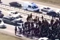 В Магасе протестующие перекрыли федеральную трассу, спровоцировав многокилометровую пробку