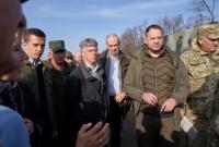 Помощник Зеленского и иностранные послы посетили район разведения сил на Донбассе