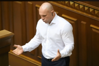 Нардеп Кива у трибуны Рады отличился странным поведением (видео)