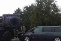 Вблизи Львова военный тягач опрокинул фуру и столкнулся с легковушкой