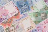 Украинцы переходят на безнал: сколько банкнот и монет осталось на руках