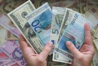 Заробитчаны с начала года перечислили в Украину более 100 млрд грн